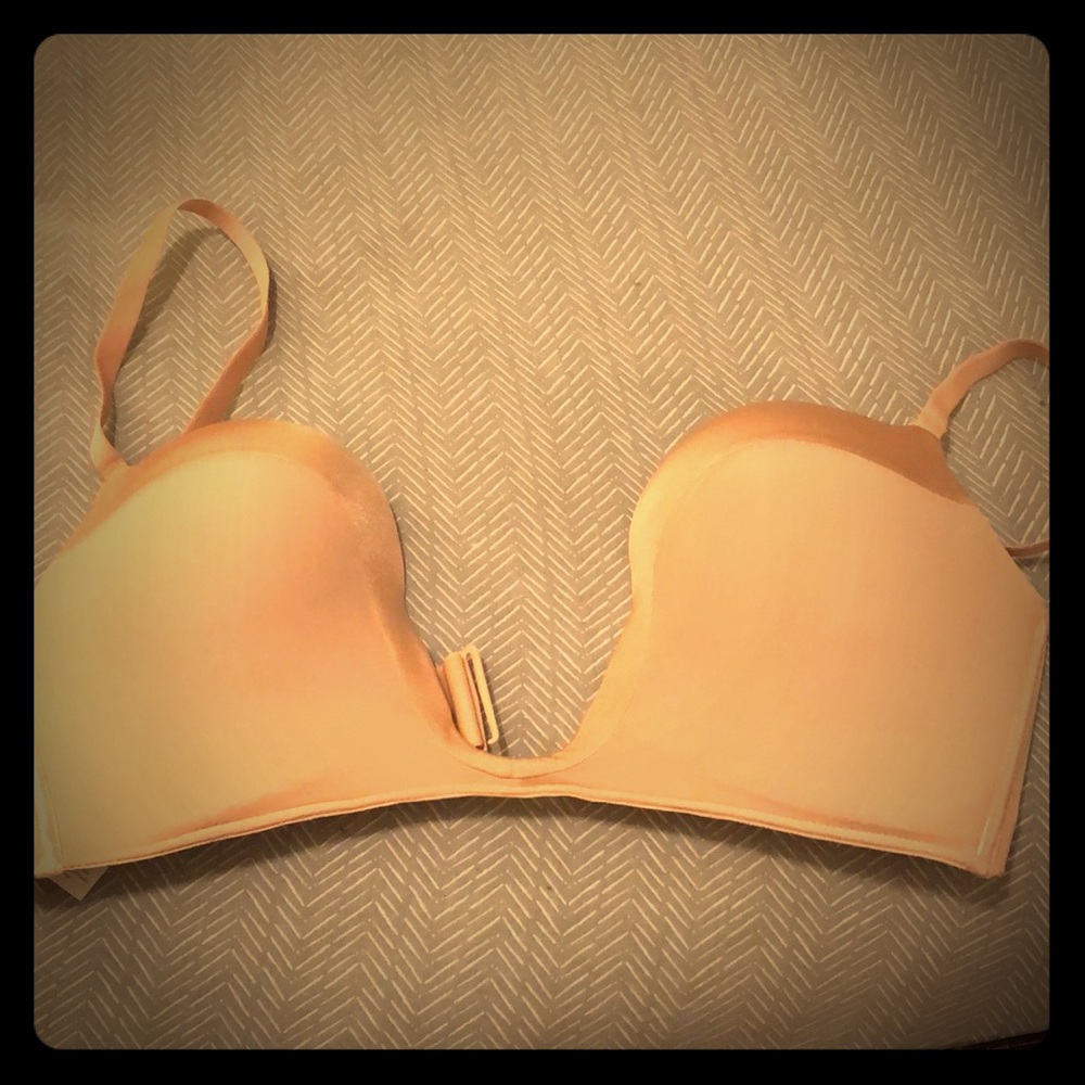 Never Worn 34D Plunge Cream Wonderbra